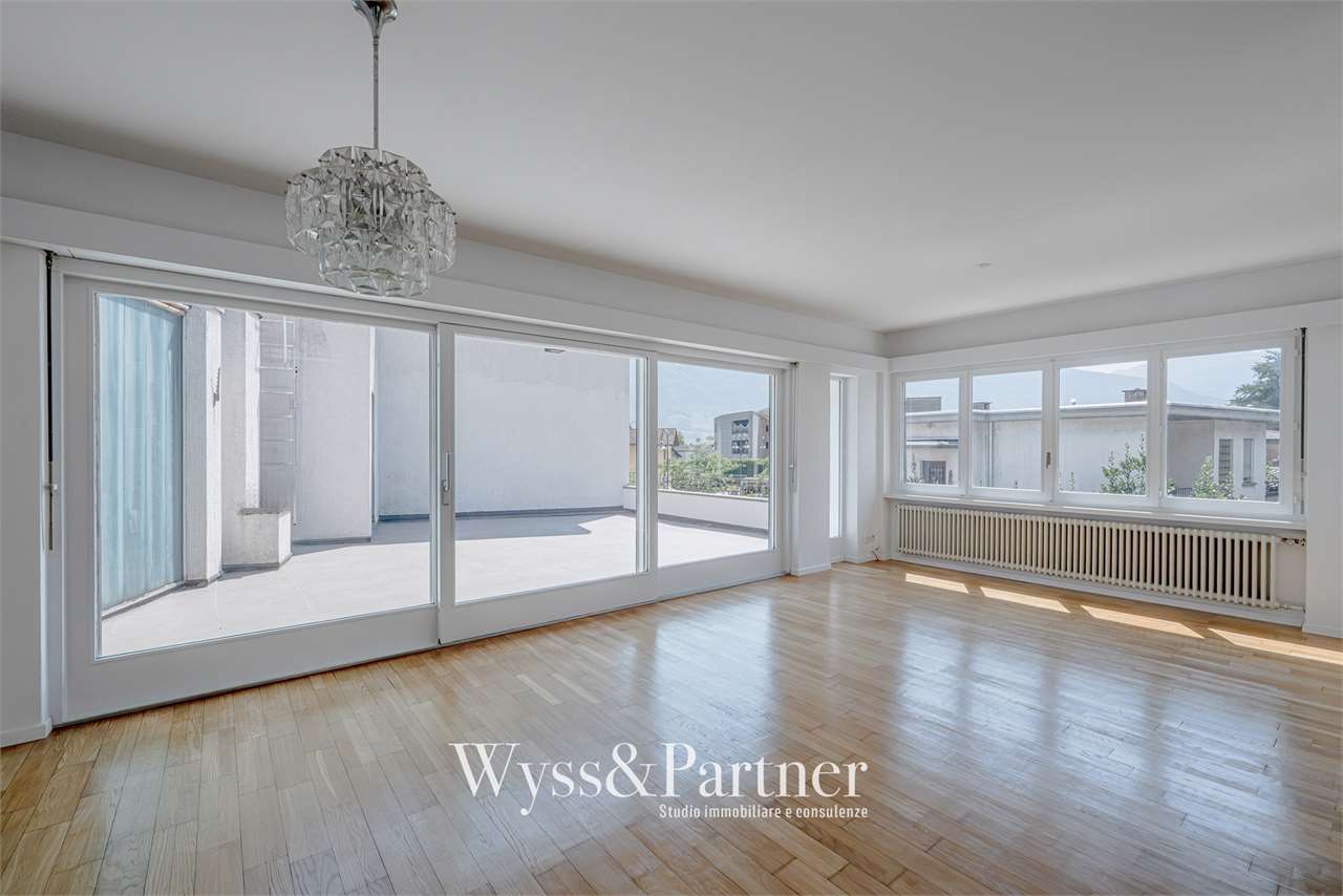 5 rooms apartment