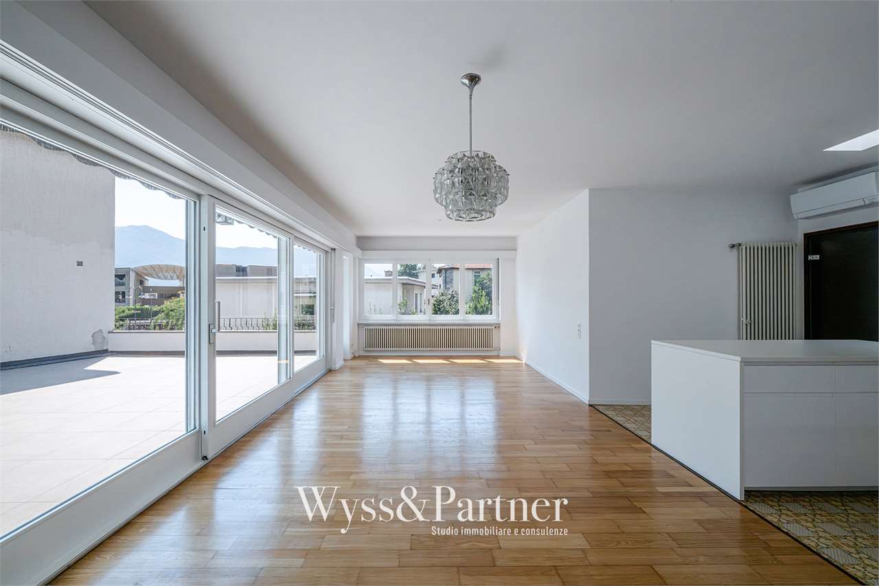 5 rooms apartment