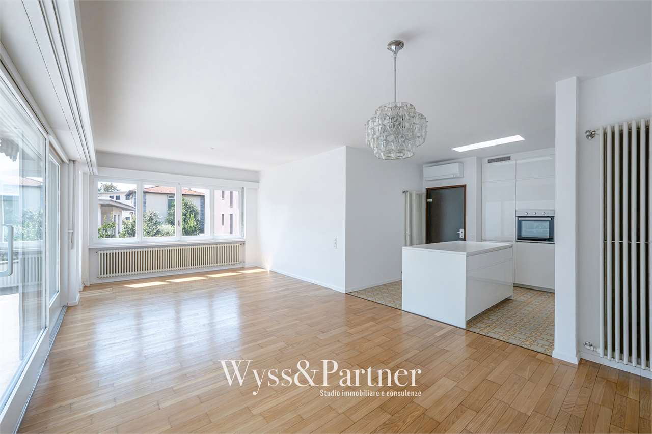 5 rooms apartment