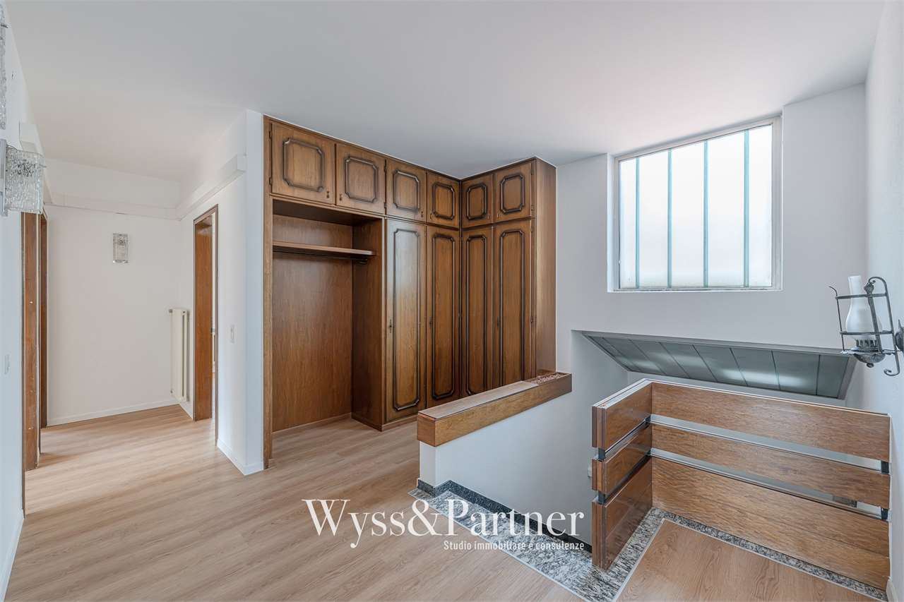 5 rooms apartment