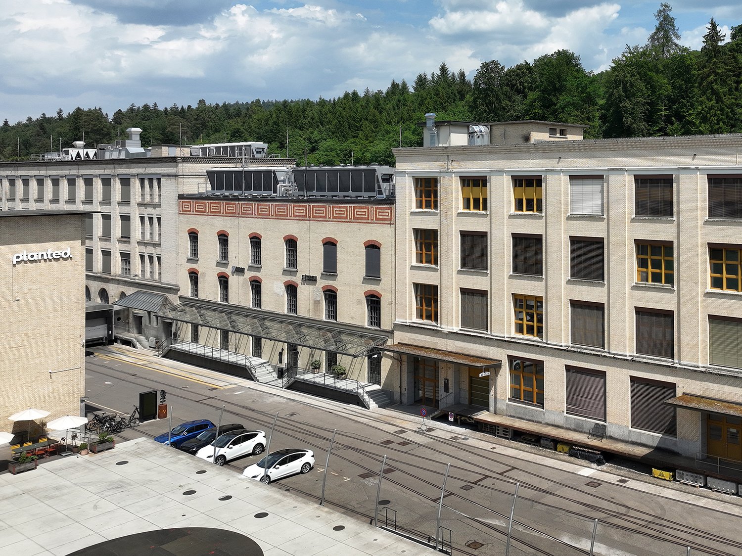 160m² commercial