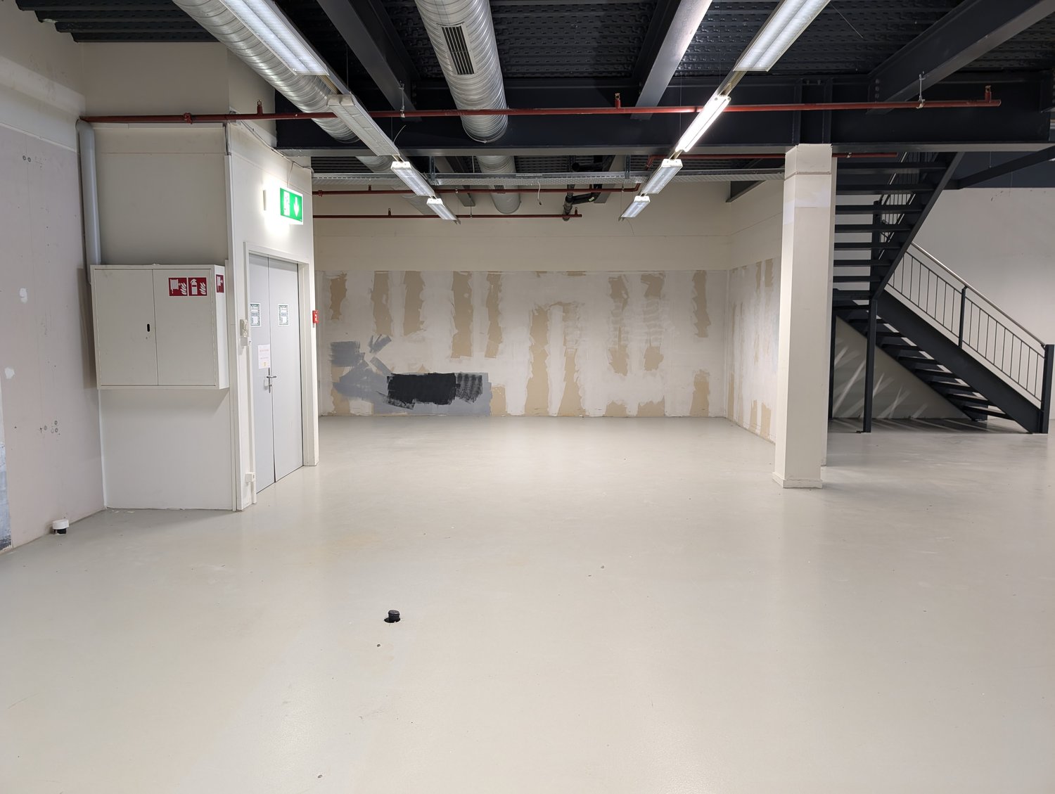 1679m² negozio