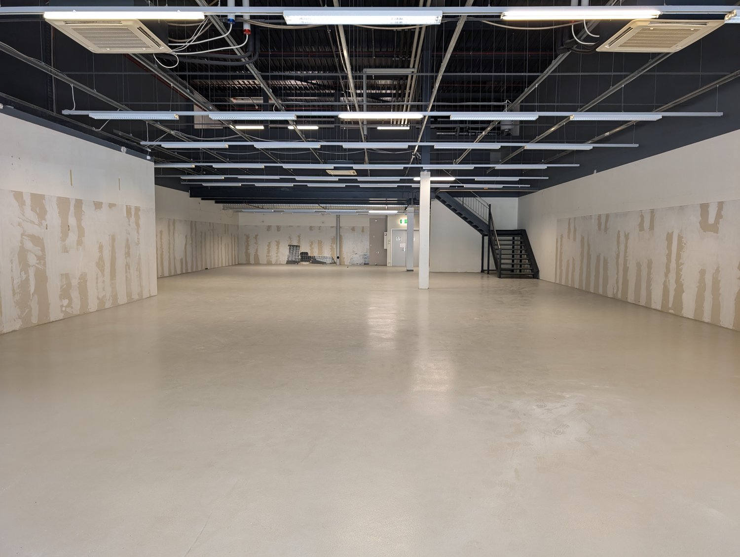 1679m² negozio