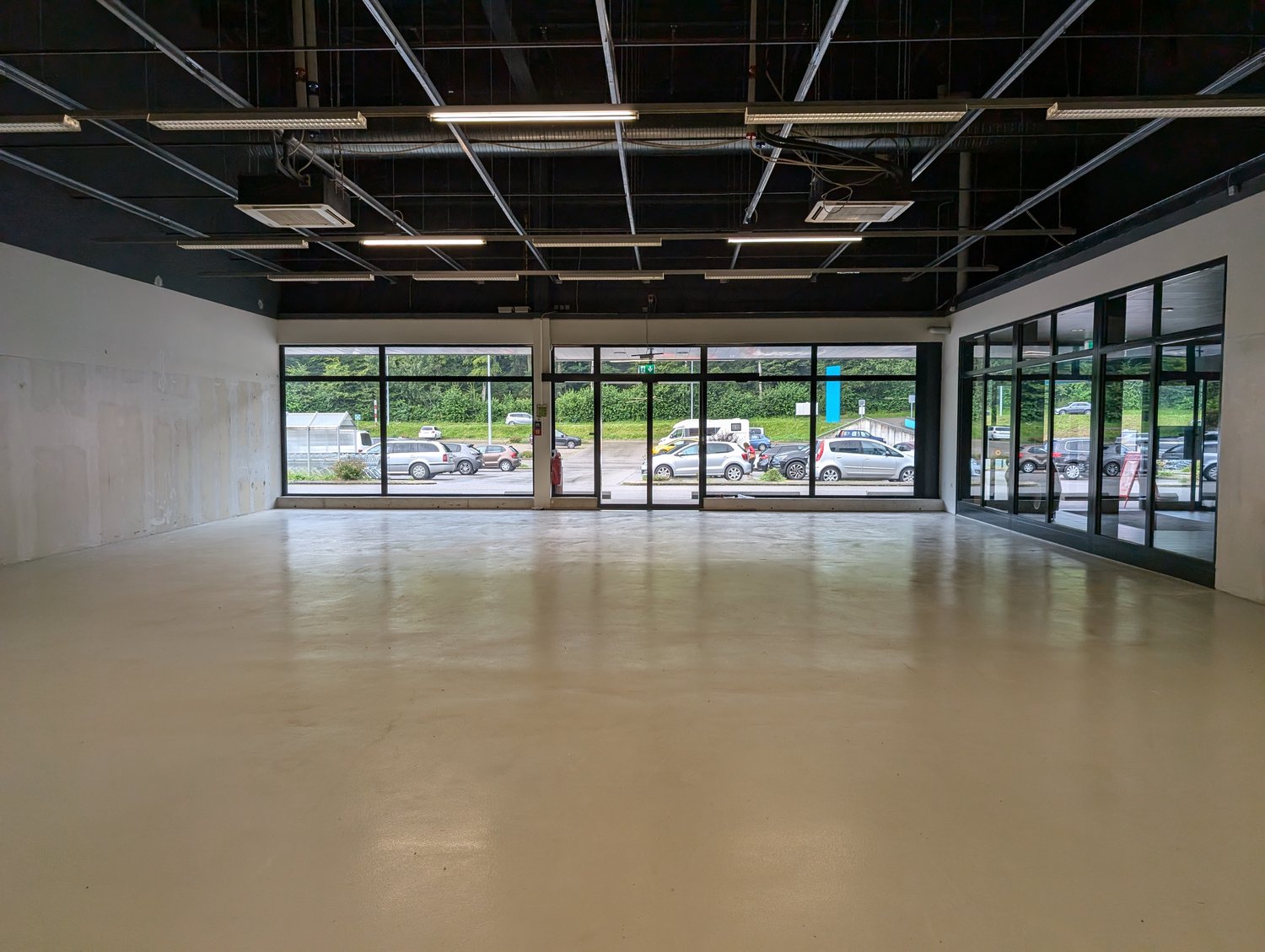 1679m² negozio