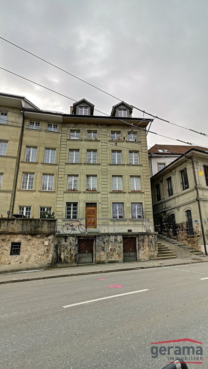 4 ½ Zimmer-Wohnung","description":"Per sofort verfügbar! 
  
Dieses an privilegierter Lage im Herzen von Fribourg gelegene Gebäude an der Rue de Morat 3 zeichnet sich durch seine unmittelbare Nähe zur Innenstadt, zu Geschäften, Dienstleistungen und öffentlichen Verkehrsmitteln sowie durch seine dyna