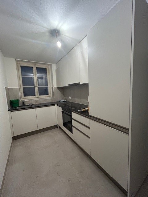 4 ½ Zimmer-Wohnung","description":"Per sofort verfügbar! 
  
Dieses an privilegierter Lage im Herzen von Fribourg gelegene Gebäude an der Rue de Morat 3 zeichnet sich durch seine unmittelbare Nähe zur Innenstadt, zu Geschäften, Dienstleistungen und öffentlichen Verkehrsmitteln sowie durch seine dyna