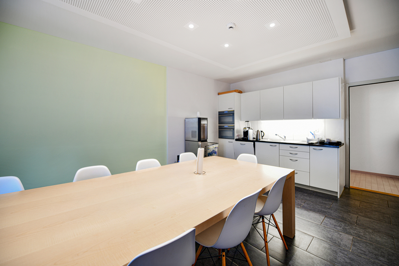 258m² office