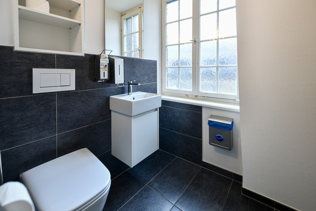 258m² office