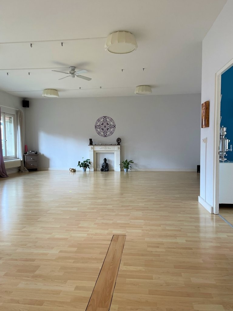 96m² office