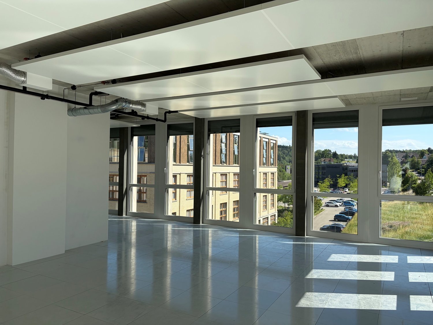 183m² office