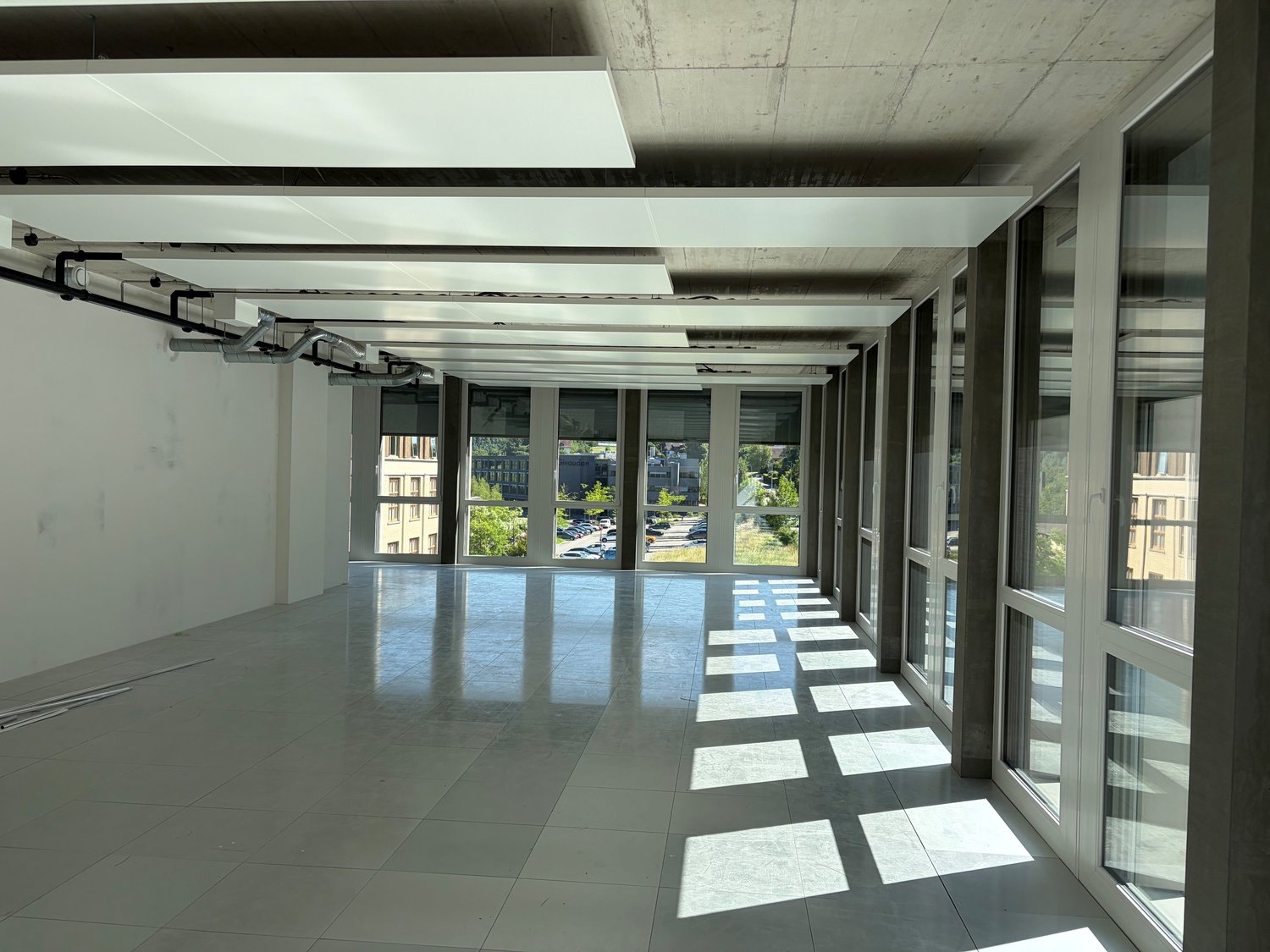 183m² office