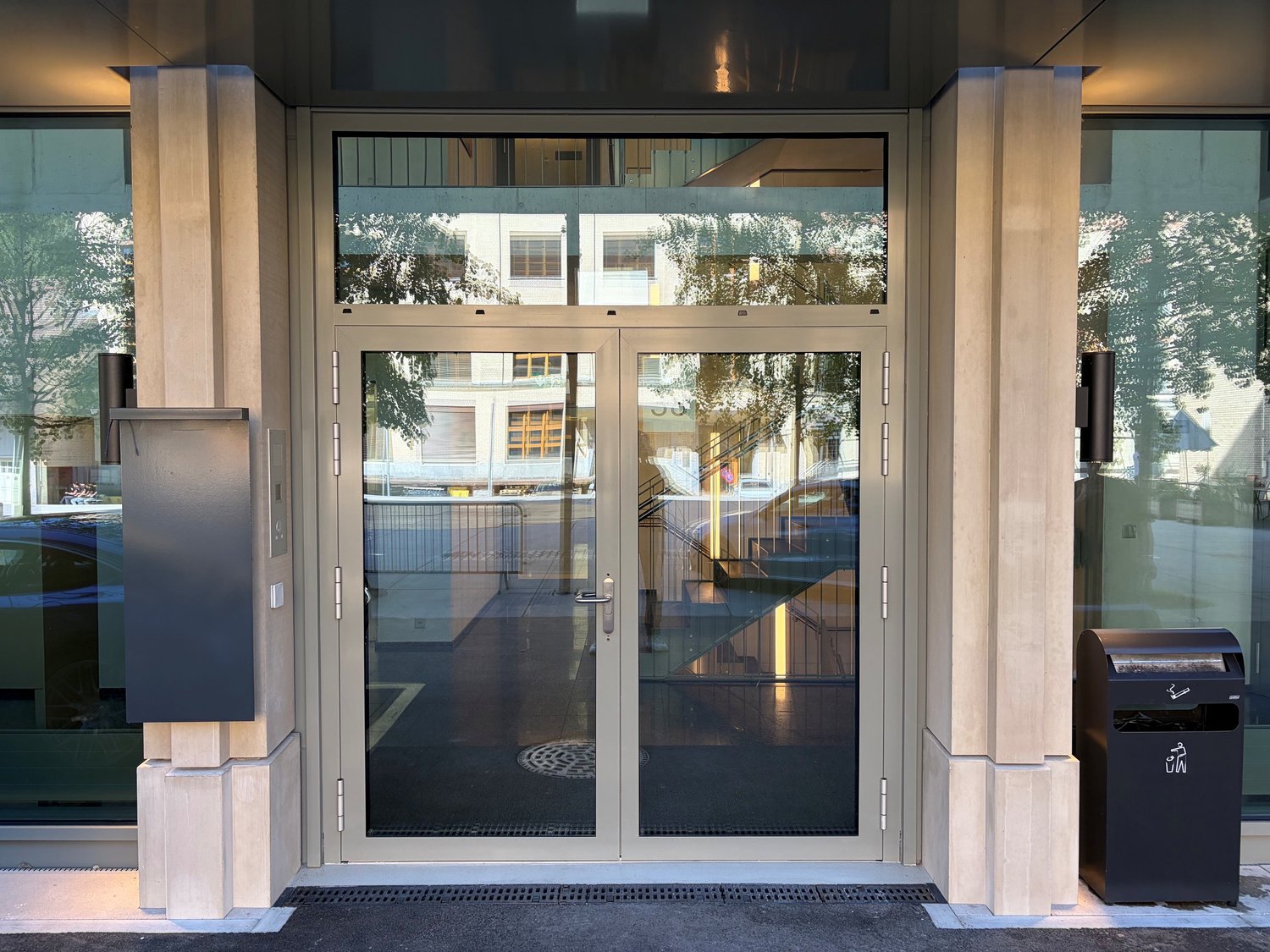 183m² office