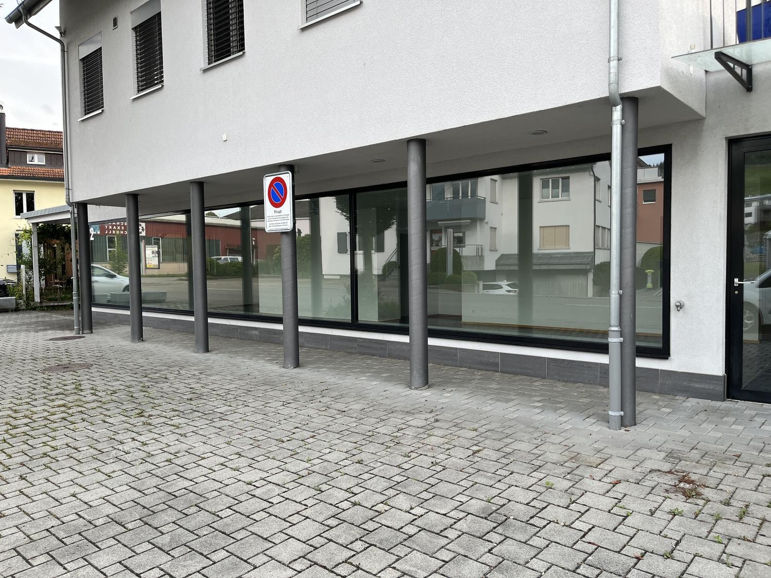 130m² commercial