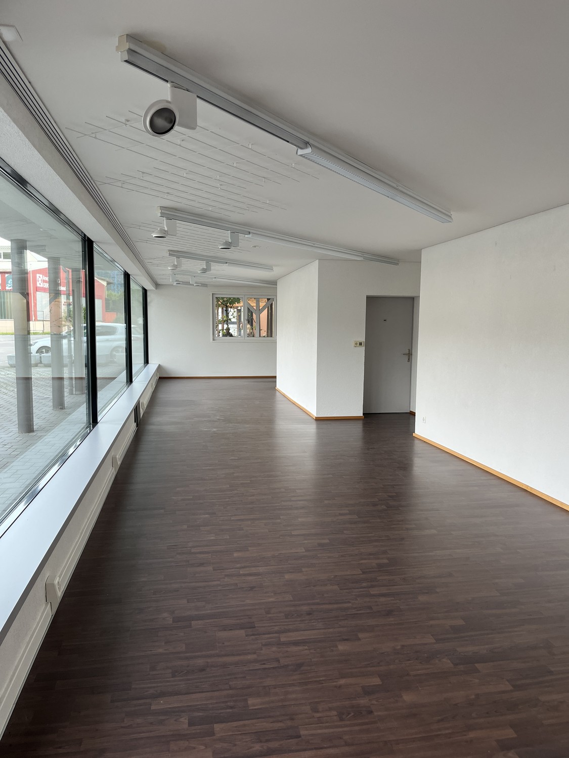 130m² commercial