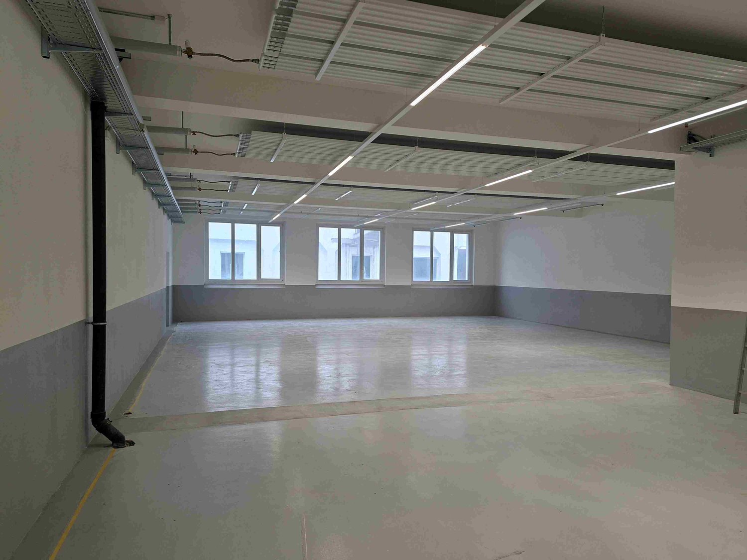 200m² industrial object