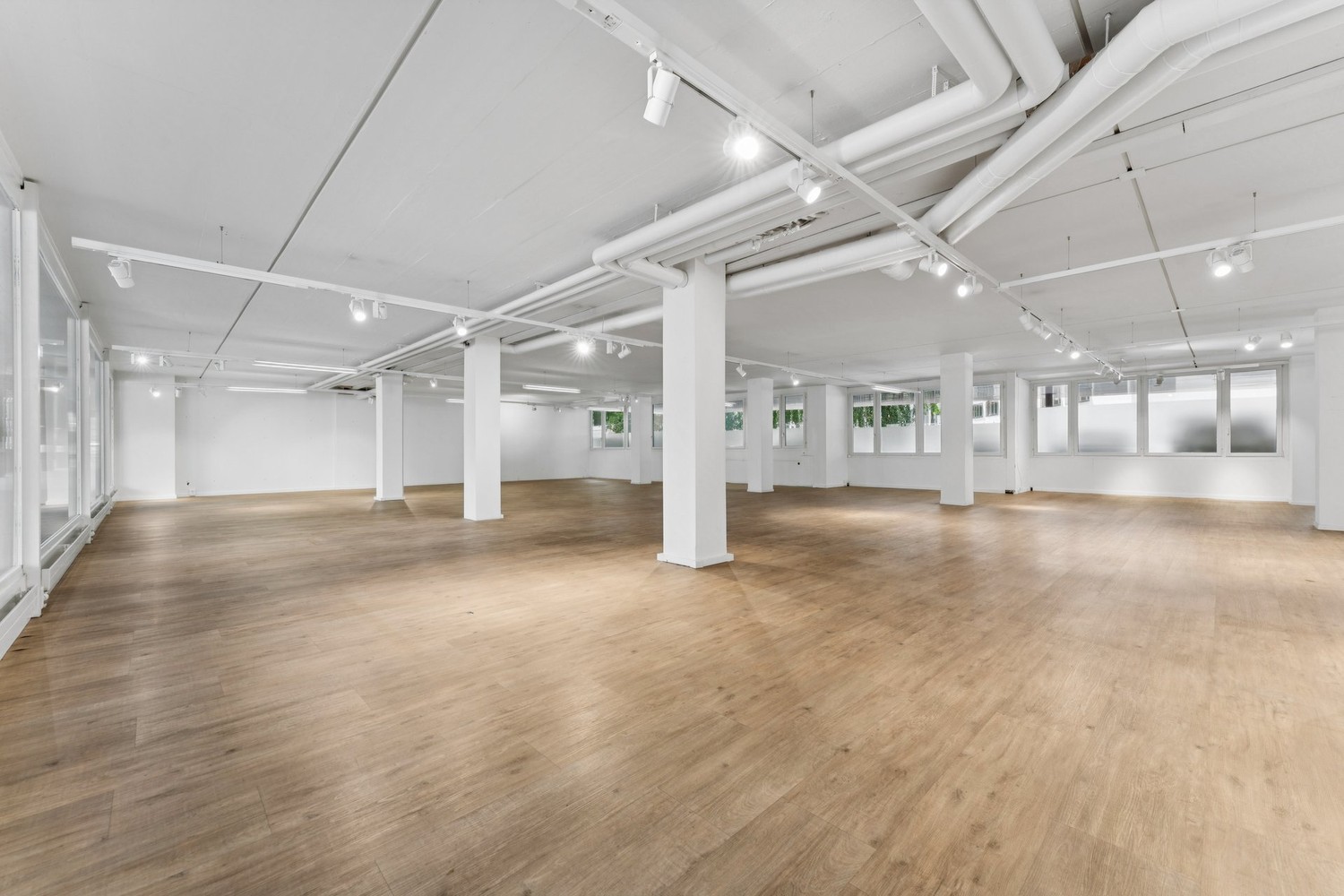 325m² shop