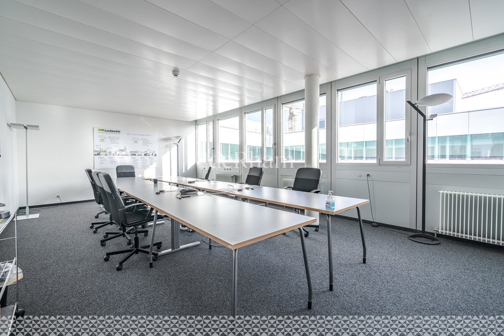 468m² office