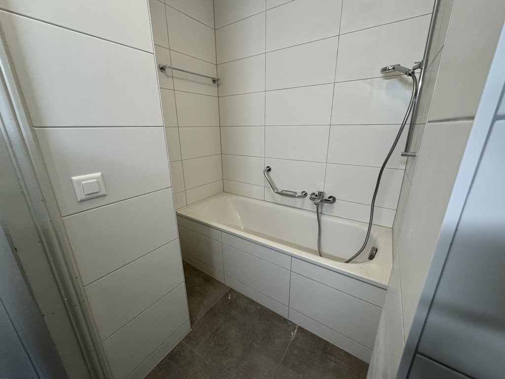 5 rooms apartment