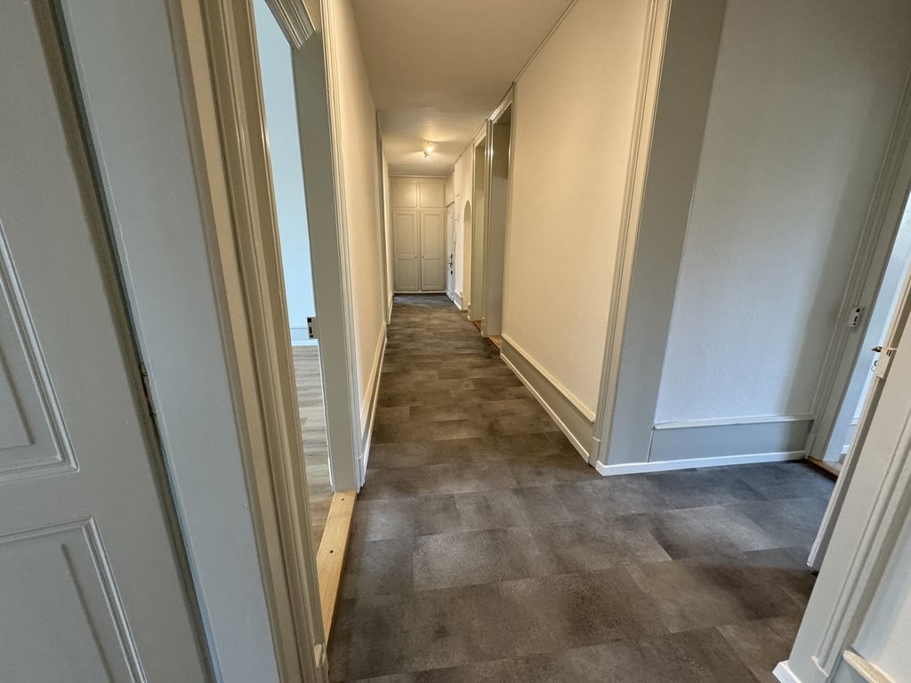 5 rooms apartment