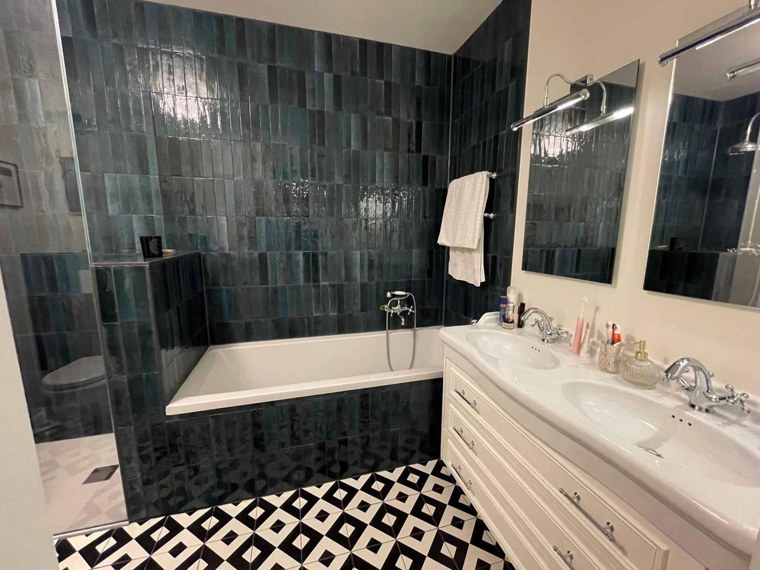 5 rooms apartment