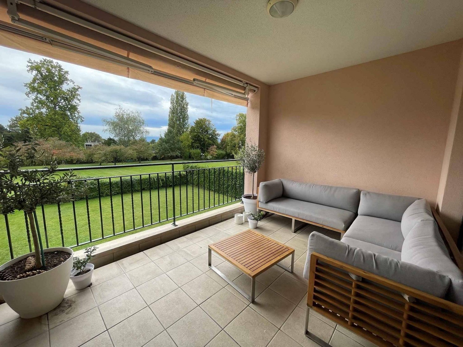 5 rooms apartment