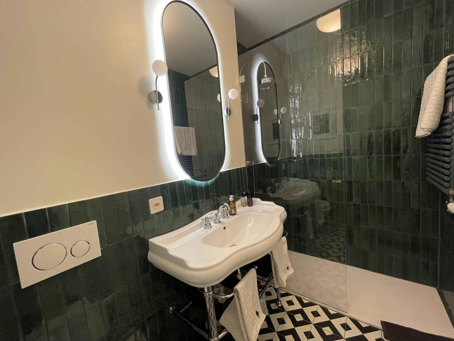 5 rooms apartment