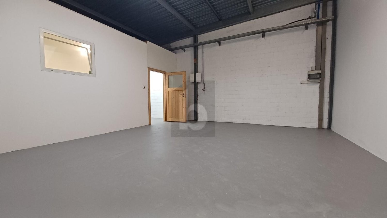 90m² magazzino