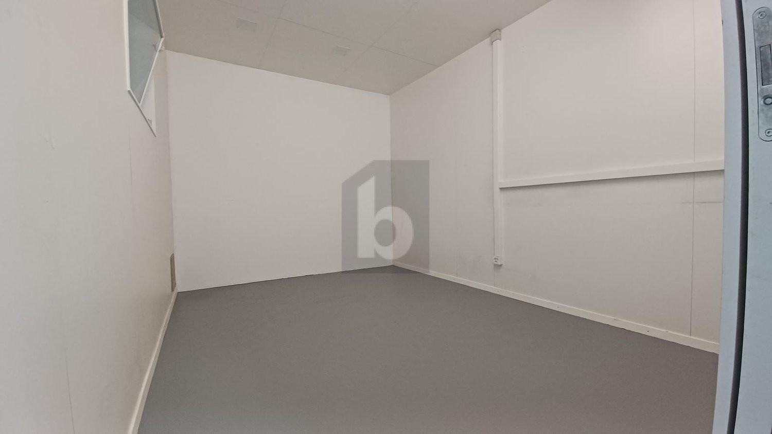 90m² magazzino