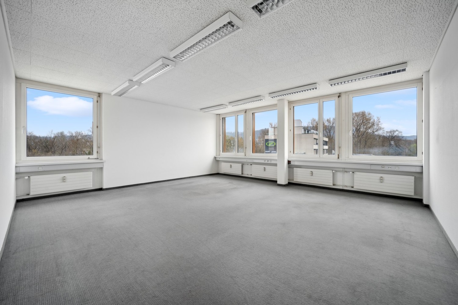 382m² office