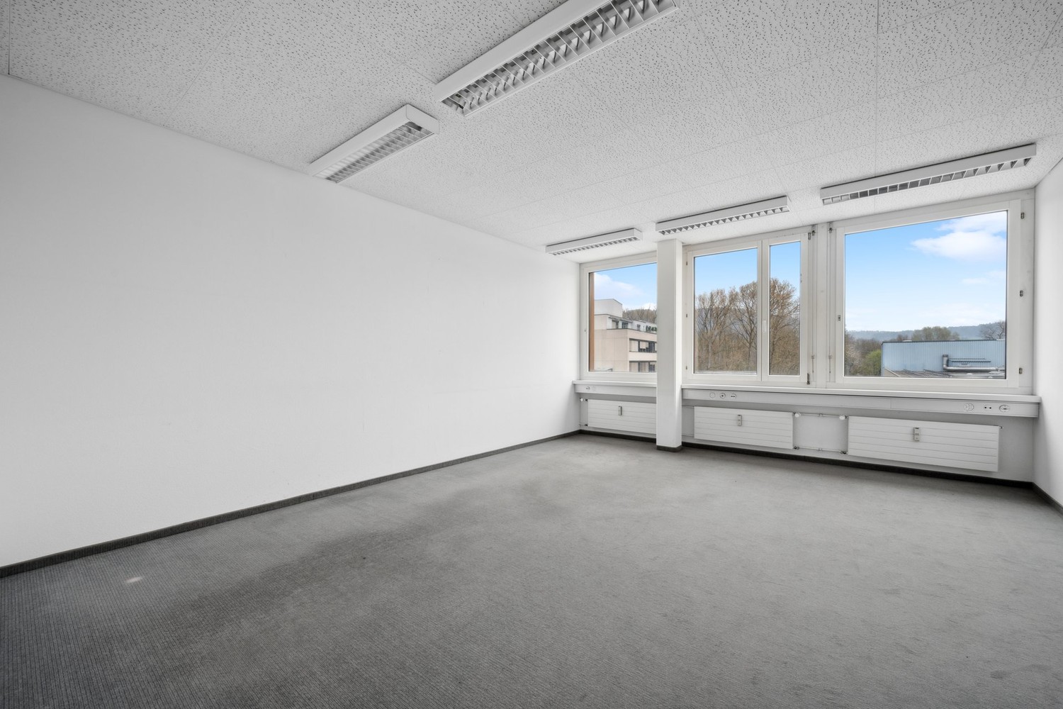 382m² office