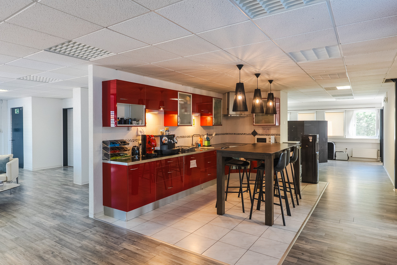 188m² office