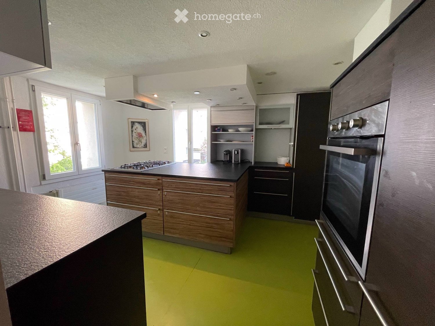 Stanza arredata a Niederuzwil, Bahnhofstrasse 152, 9244 Niederuzwil.   
  
La stanza arredata si trova in un edificio residenziale nel centro di Niederuzwil.   
  
Bagno, WC, lavatrice / asciugatrice, cucina vengono utilizzati in comune con gli altri inquilini della casa.   
  
Un bel giardino con z
