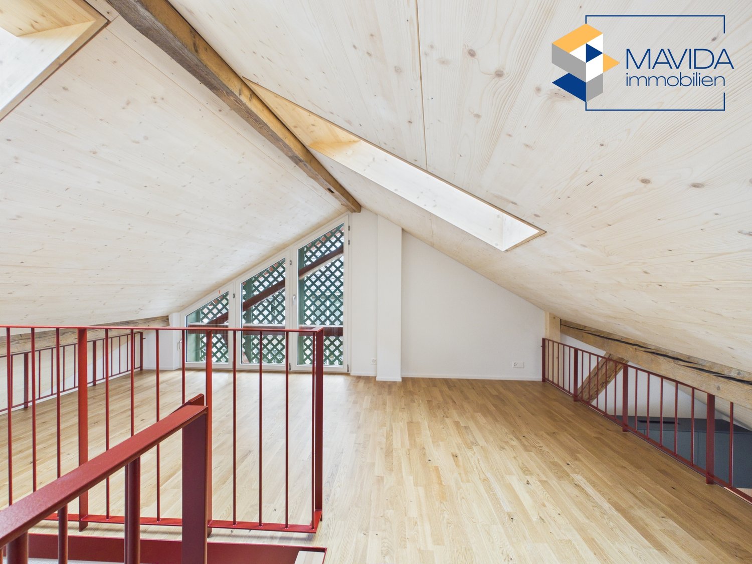 120m² studio