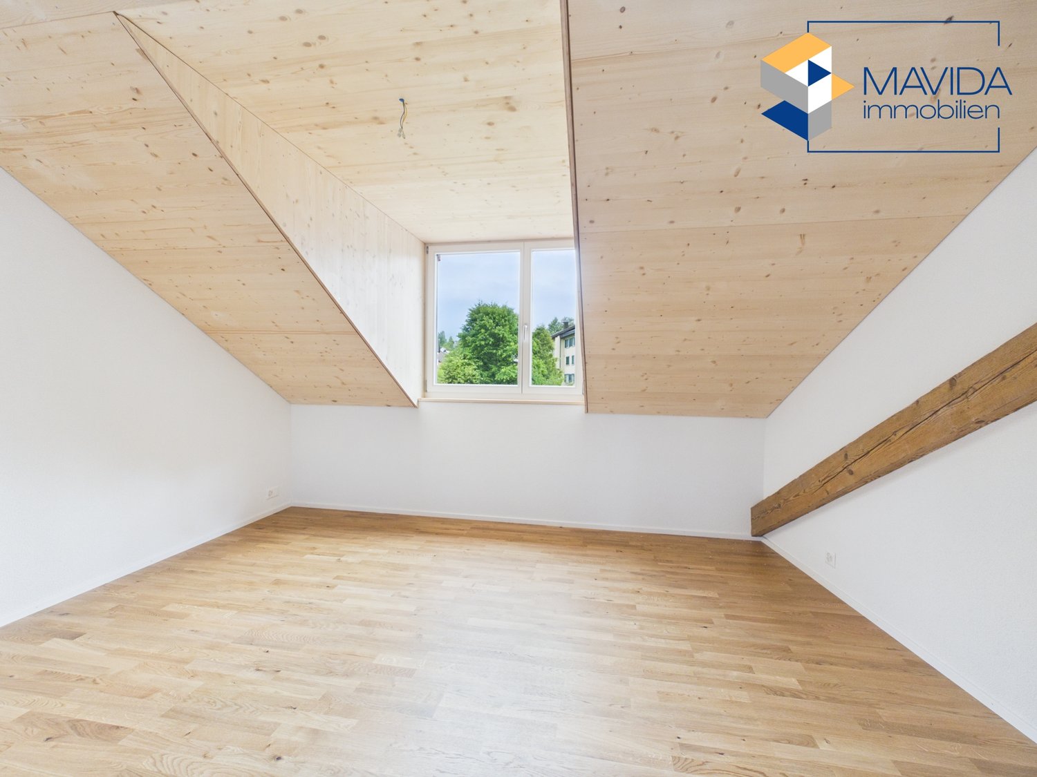 120m² studio