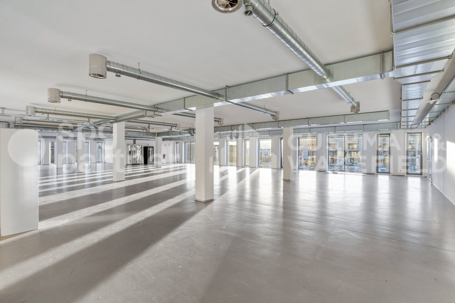 160m² arcade