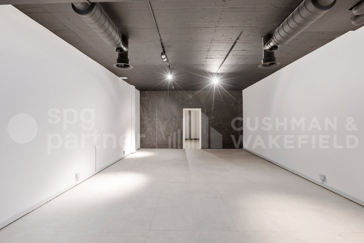 160m² arcade