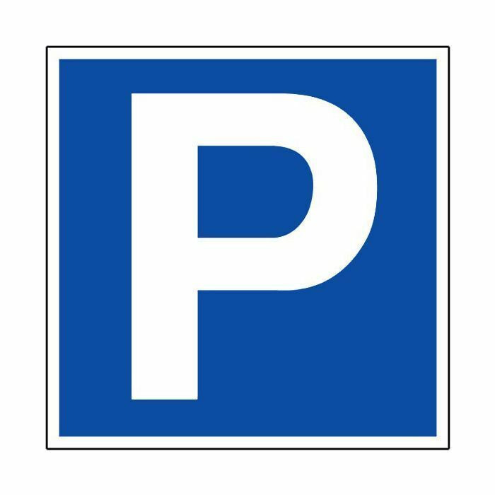 Überdachter Motorradparkplatz