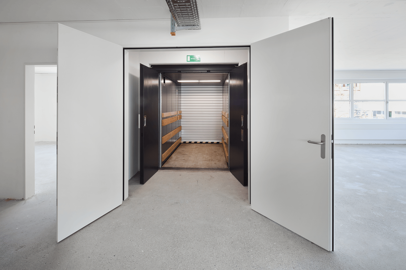 172m² office