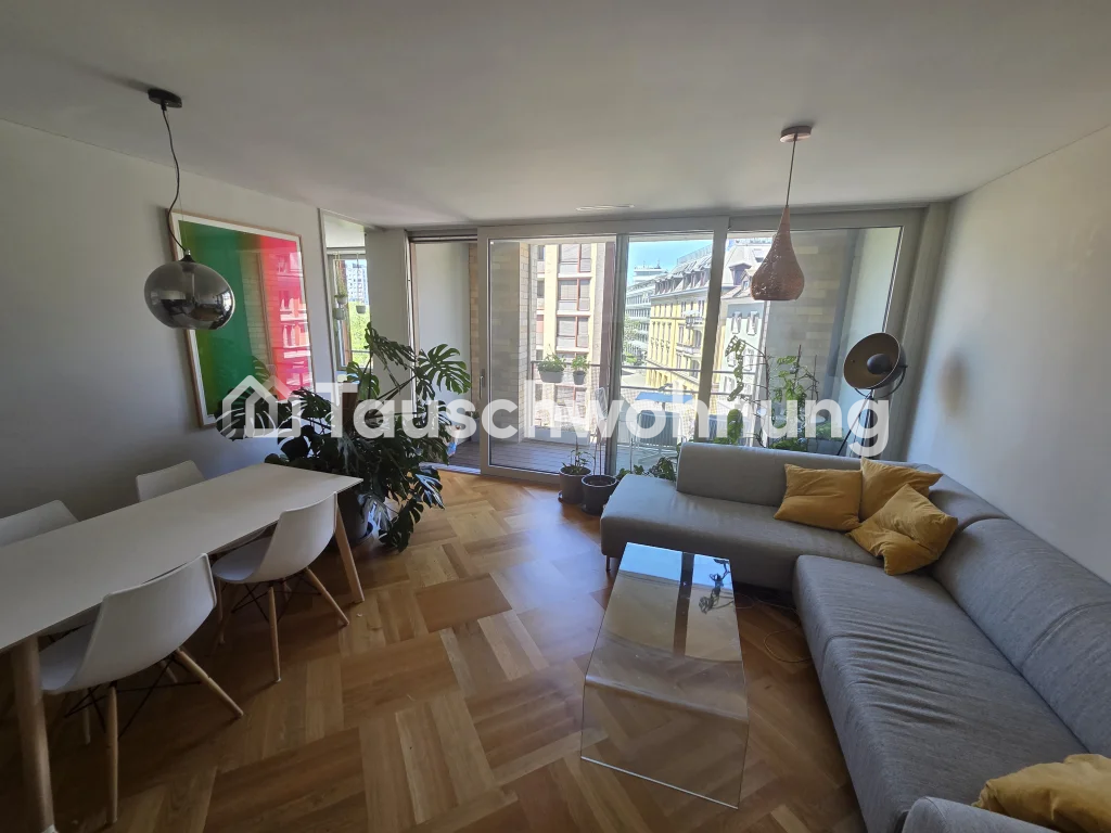 Appartamento di 2 ½ locali in vivace Kreis 5, Zurigo. Con quasi 50 m², offre spazio sufficiente per single o coppie e costa meno di CHF 2100 di affitto. Ti trovi a 3 minuti a piedi dalla Hauptbahnhof Zürich. Io e mio marito cerchiamo un appartamento più grande a Zurigo con almeno 3 locali e 80 m² fi