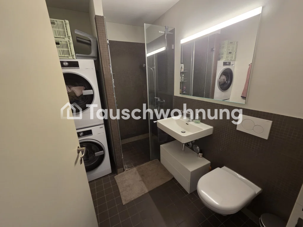 Appartamento di 2 ½ locali in vivace Kreis 5, Zurigo. Con quasi 50 m², offre spazio sufficiente per single o coppie e costa meno di CHF 2100 di affitto. Ti trovi a 3 minuti a piedi dalla Hauptbahnhof Zürich. Io e mio marito cerchiamo un appartamento più grande a Zurigo con almeno 3 locali e 80 m² fi