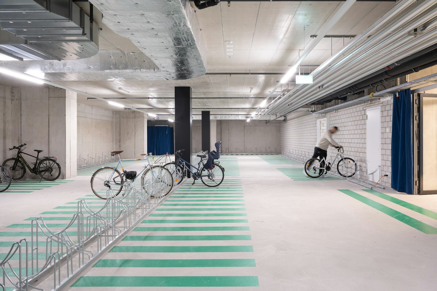 1440m² office