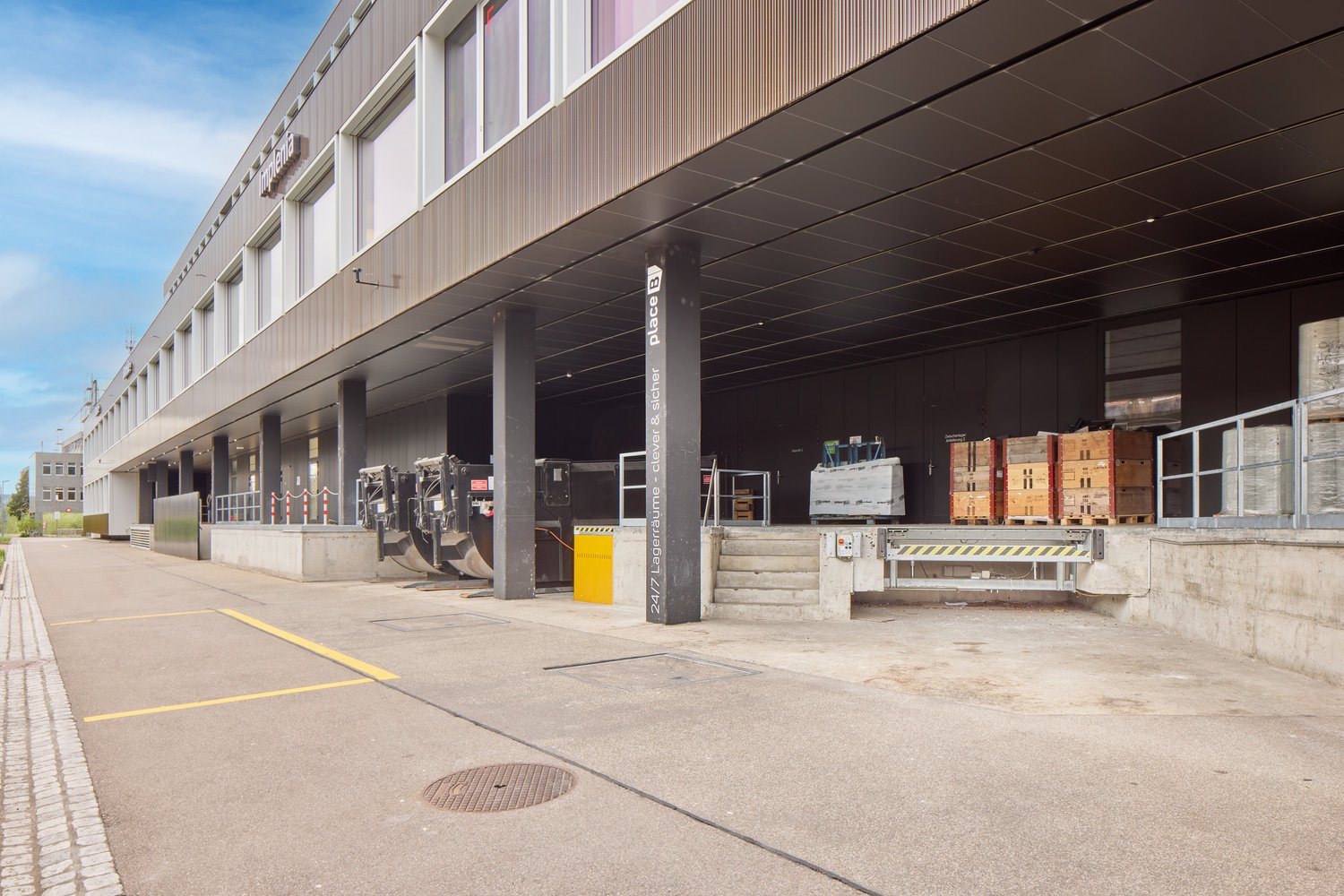 215m² di deposito
