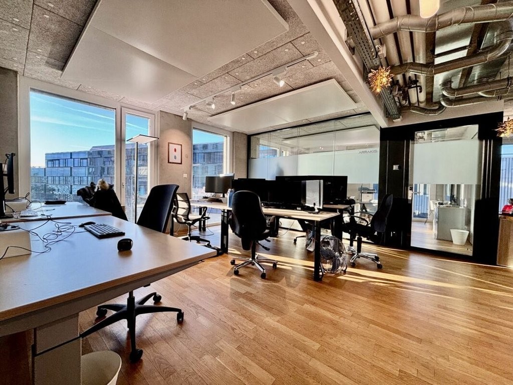 305m² office