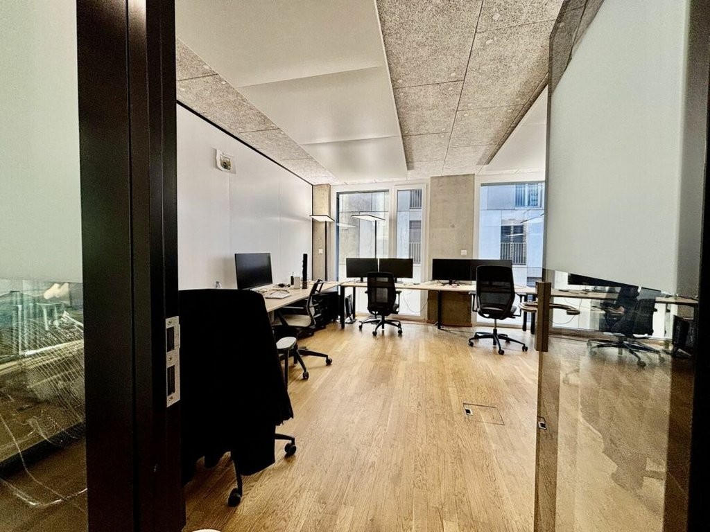305m² office