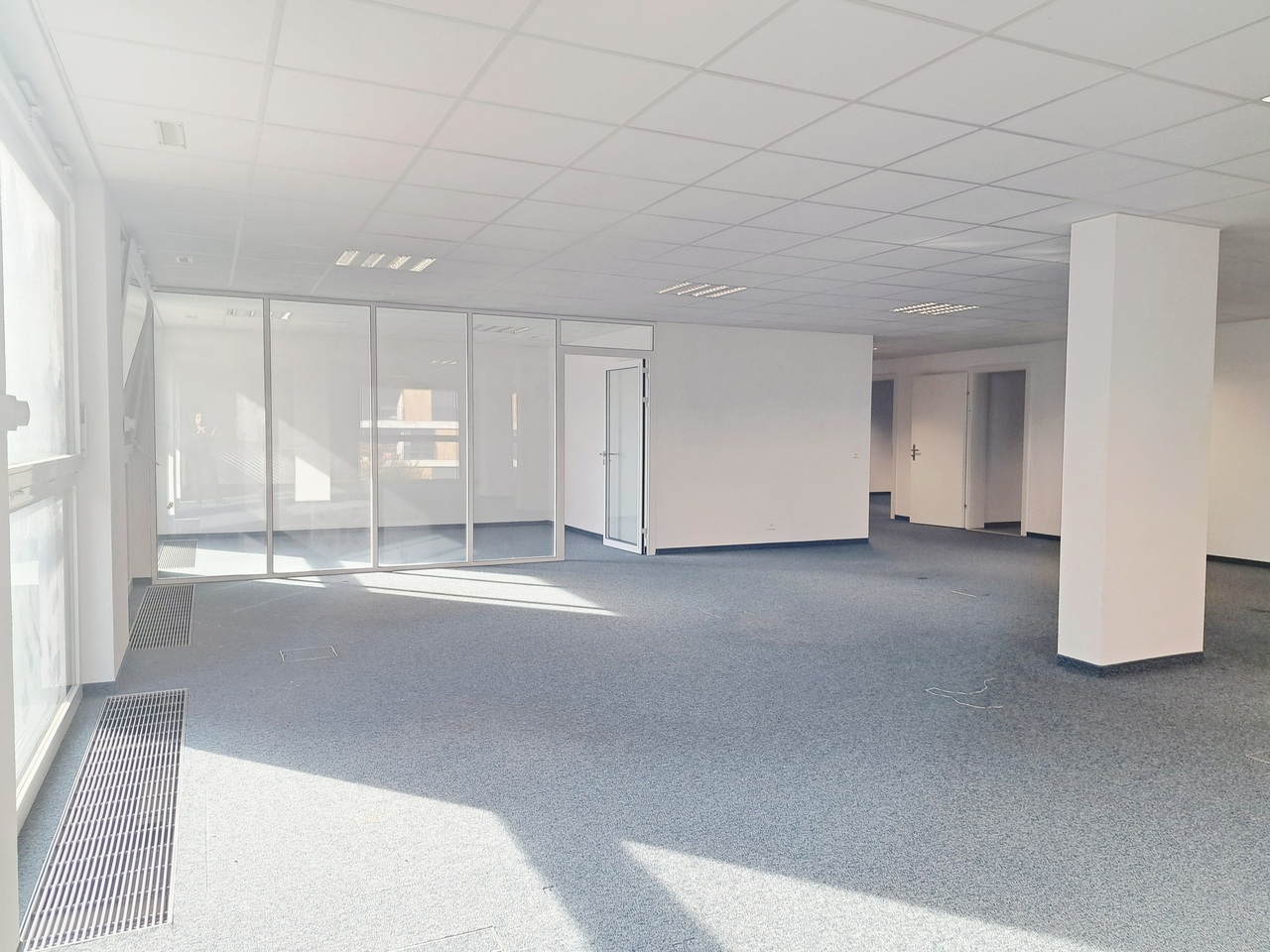 270m² commercial
