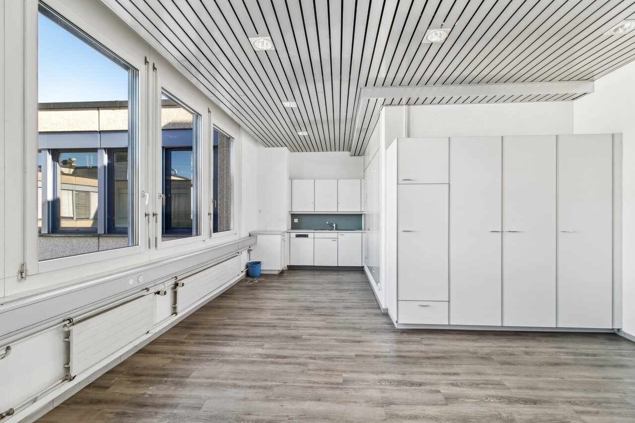 960m² office