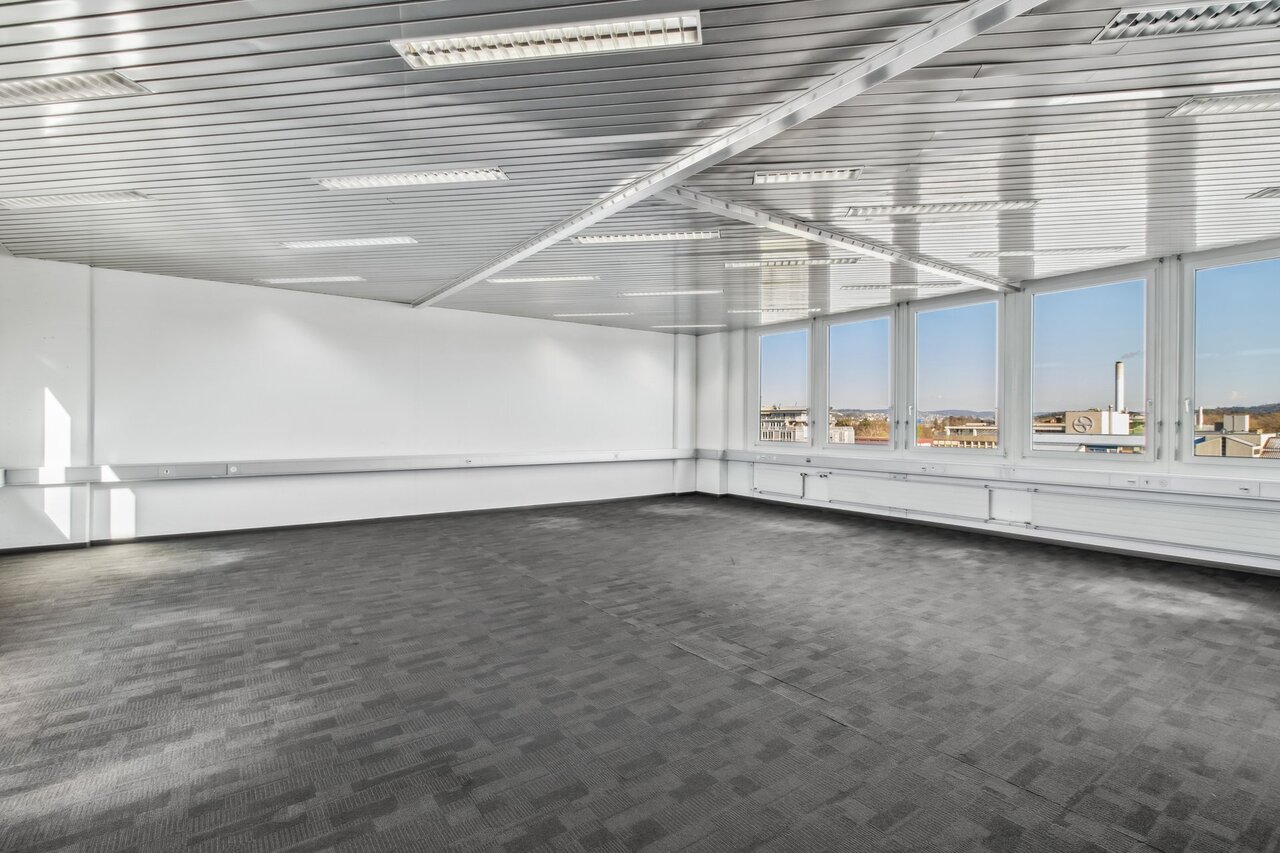 960m² office