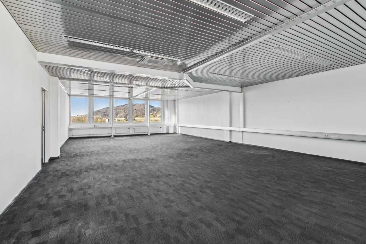 960m² office