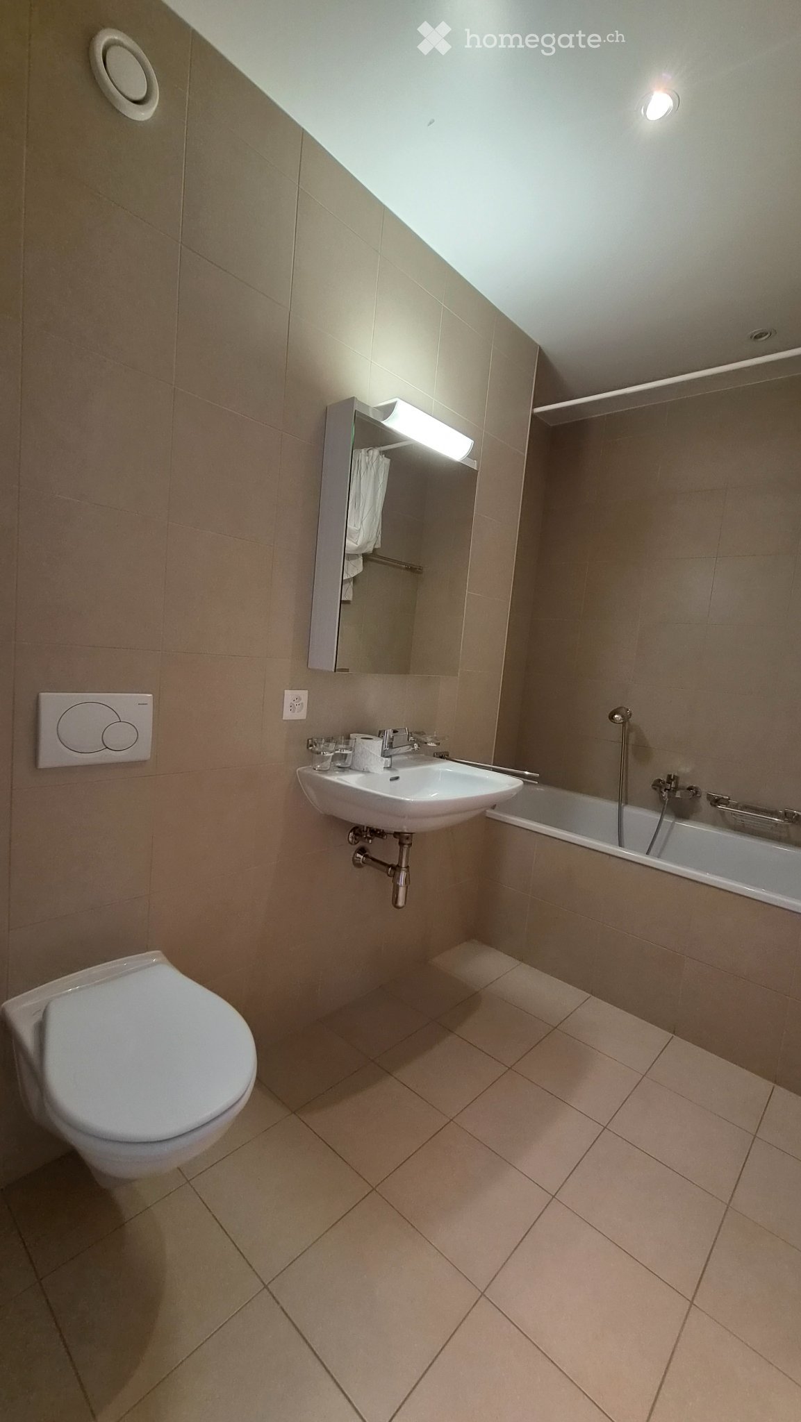 5 rooms apartment