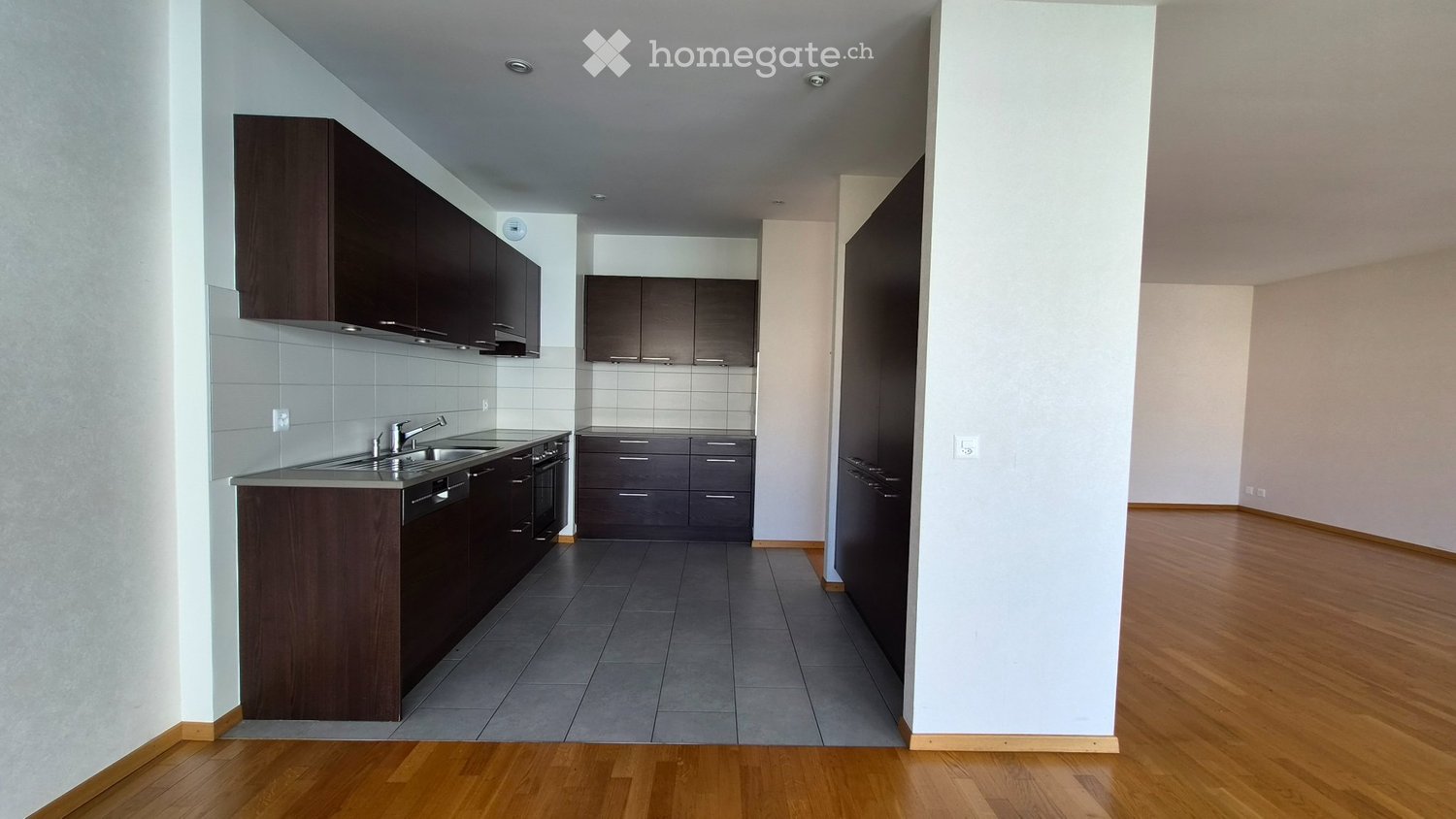 5 rooms apartment